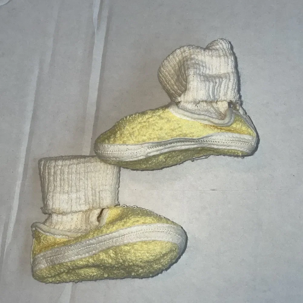 Vtg white & yellow terry cloth slipper socks for baby‎